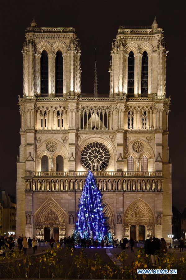 FRANCE-PARIS-CHRISTMAS EVE