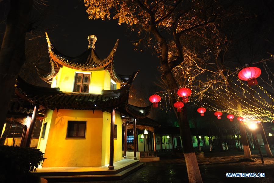 #CHINA-JIANGSU-HANSHAN TEMPLE-LANTERNS (CN)