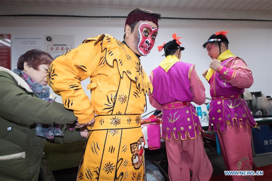 CHINA-ZHEJIANG-SHAOJU-MONKEY PERFORMER (CN)