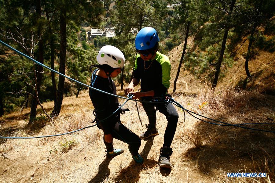 (SP)NEPAL-KATHMANDU-EVEREST EXPEDITION-FEMALE JOURNALISTS-TRAINING