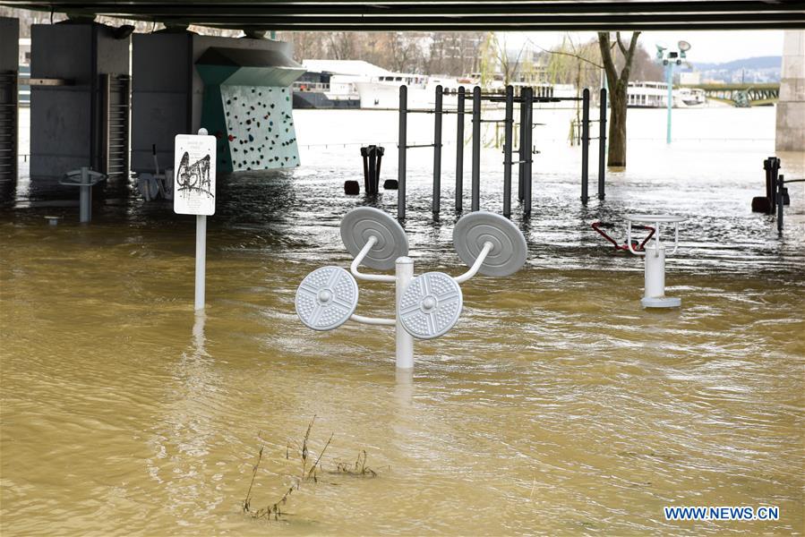 FRANCE-PARIS-FLOODS RISK-ORANGE ALERT