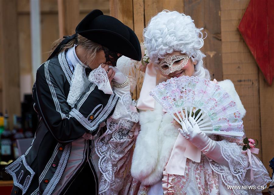 ITALY-VENICE-CARNIVAL-REVELERS