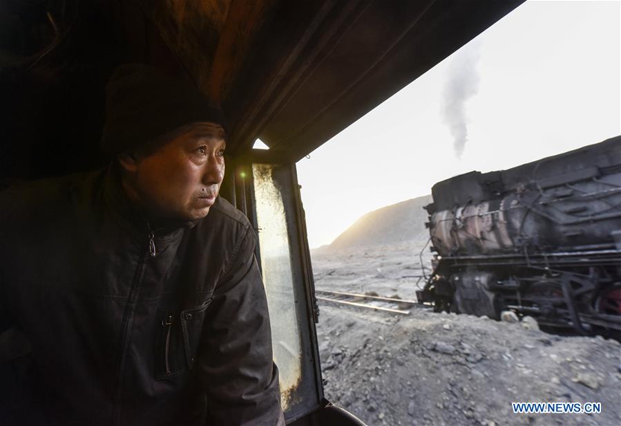 CHINA-XINJIANG-STEAM LOCOMOTIVE-DRIVER (CN)