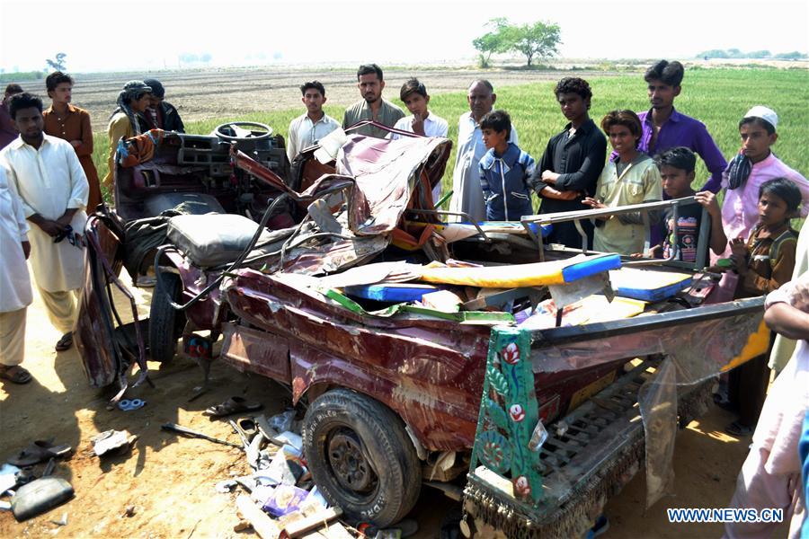 PAKISTAN-HYDERABAD-ROAD-ACCIDENT