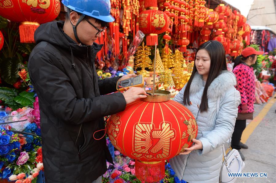 CHINA-SPRING FESTIVAL-PEOPLE AT WORK (CN)