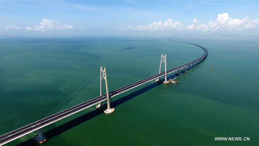 [XINHUA INSIGHT]CHINA-HONG KONG-ZHUHAI-MACAO BRIDGE-FEAT(CN)