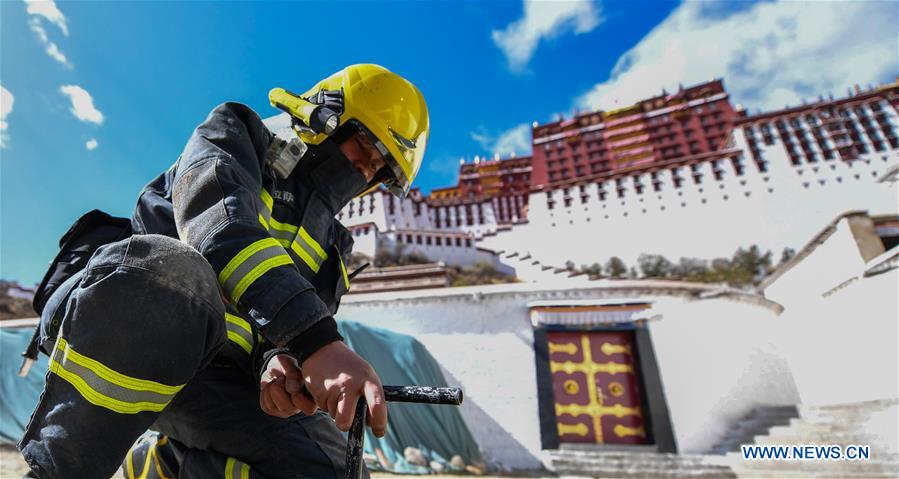 CHINA-LHASA-FIREFIGHTER-DRILL (CN)