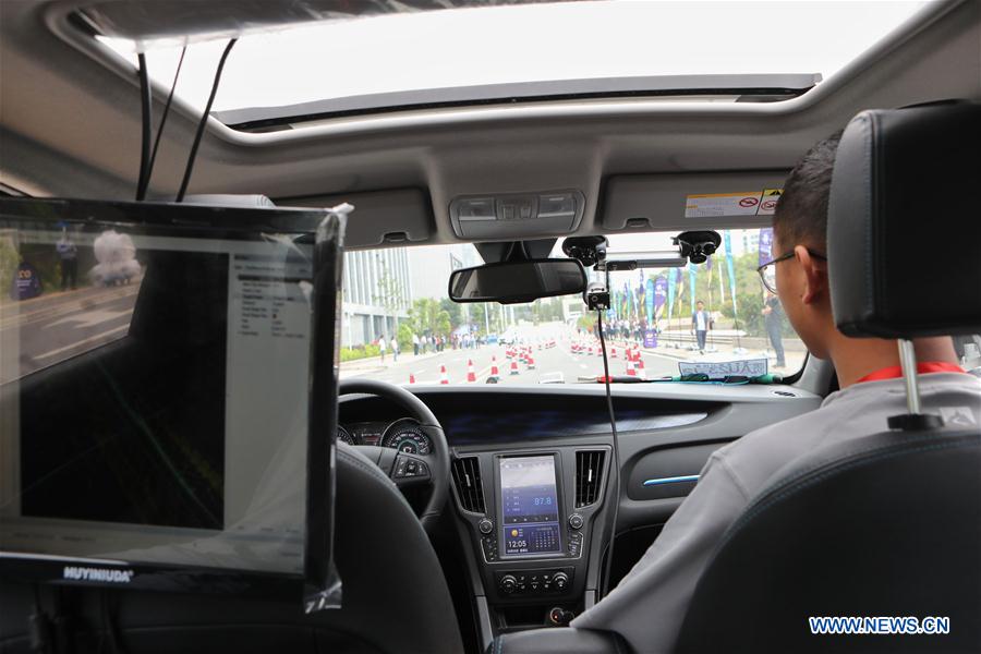 CHINA-GUIYANG-DRIVERLESS CAR-CHALLENGE (CN)