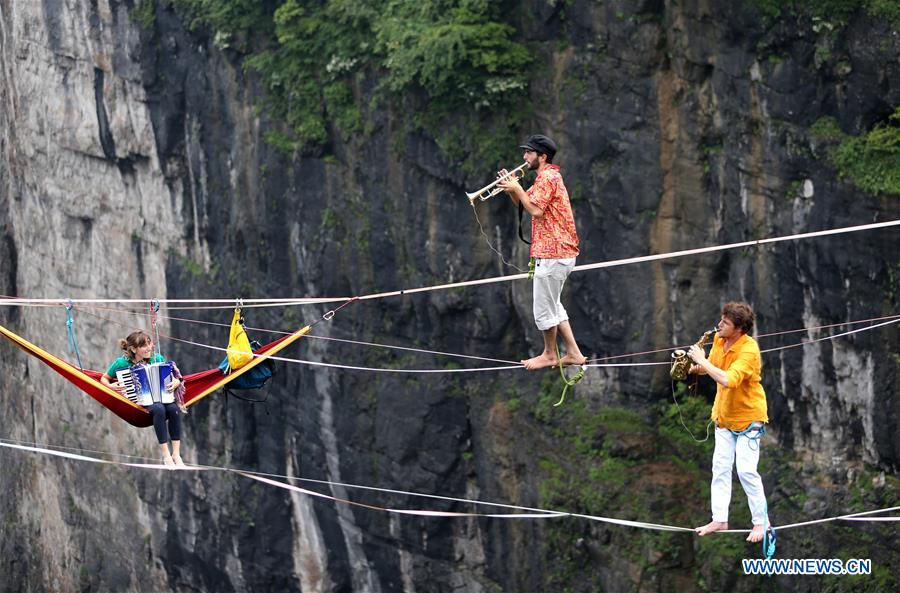 #CHINA-HUNAN-ZHANGJIAJIE-SKY CONCERT (CN)