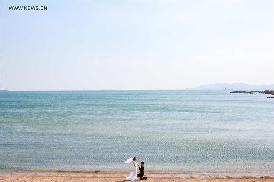 CHINA-QINGDAO-SCO-CITY-COUPLES-PHOTO-ROMANCE (CN)