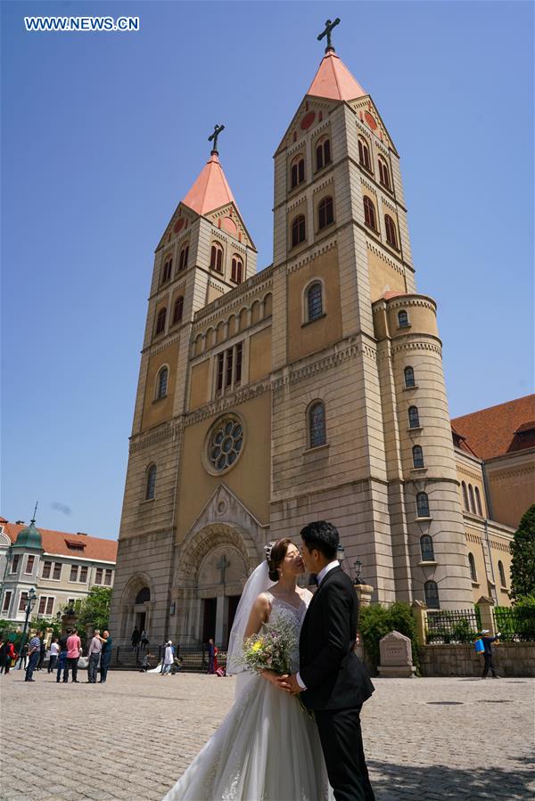 CHINA-QINGDAO-SCO-CITY-COUPLES-PHOTO-ROMANCE (CN)