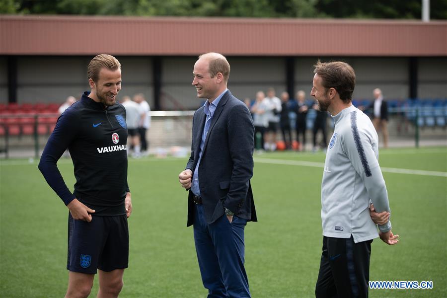 (SP)BRITAIN-LEEDS-FOOTBALL-DUKE OF CAMBRIDGE-ENGLAND SQUAD