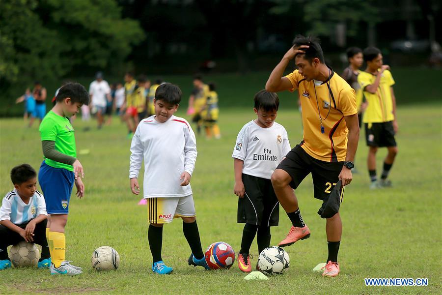 (SP)PHILIPPINES-QUEZON CITY-FOOTBALL-CHILDREN