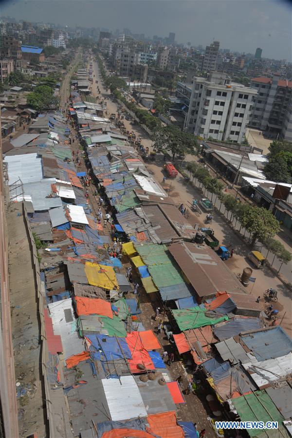 BANGLADESH-DHAKA-RAILWAY-SLUMS