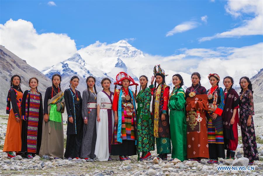 CHINA-TIBET-QOMOLANGMA-COSTUME SHOW (CN)