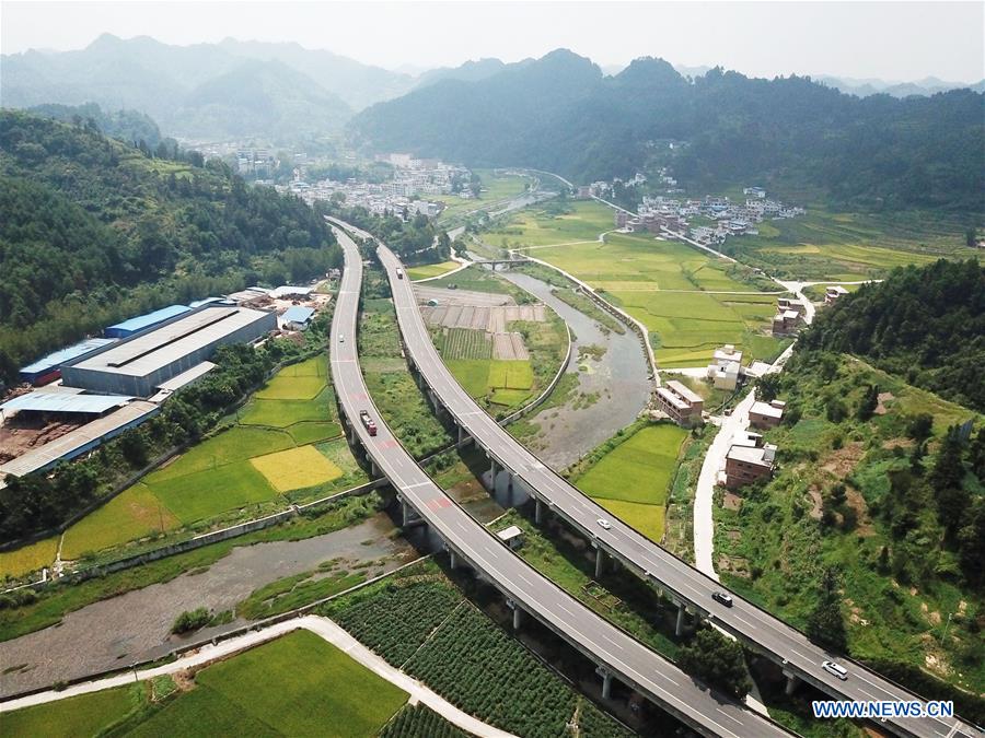 CHINA-GUIZHOU-EXPRESSWAY-SCENERY (CN)