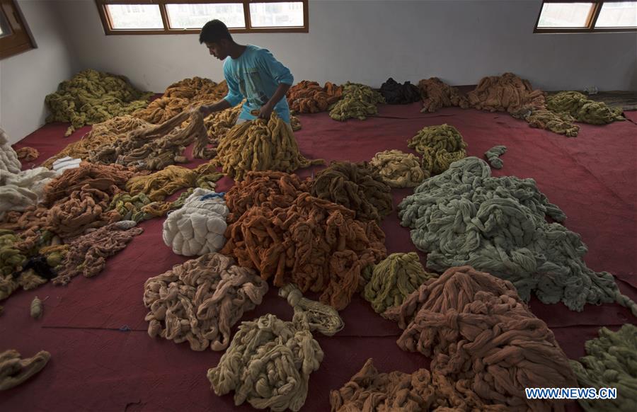 INDIAN-CONTROLLED KASHMIR-SRINAGAR-CARPET WEAVING