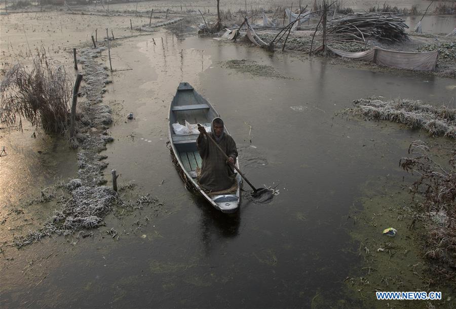 KASHMIR-SRINAGAR-COLD WEATHER