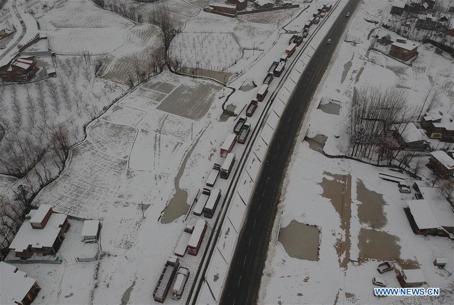 KASHMIR-SRINAGAR-SNOWFALL-LANDSLIDES-CLOSED HIGHWAY