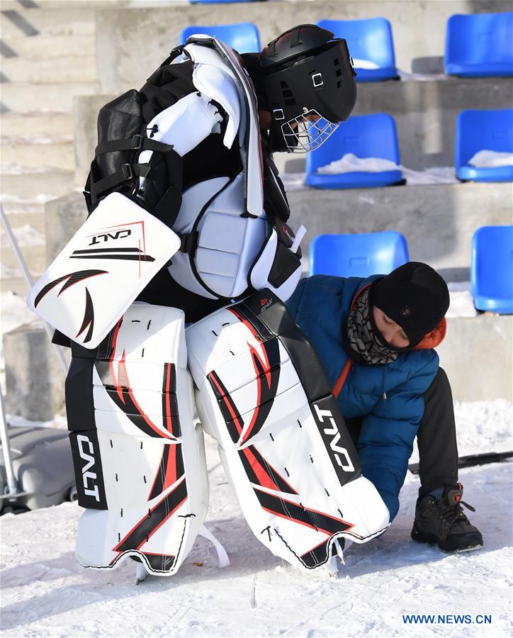 (SP)CHINA-XINJIANG-WENYUN-ICE HOCKEY-PRIMARY SCHOOL TEAM