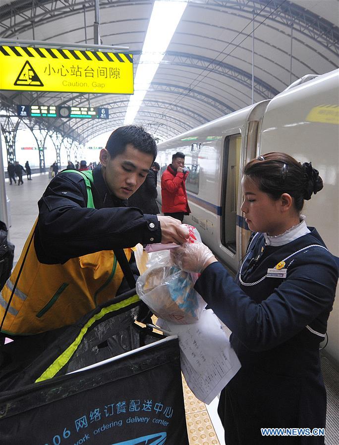 #CHINA-WUHAN-SPRING FESTIVAL-TRAVEL RUSH-DELIVERYMAN (CN)