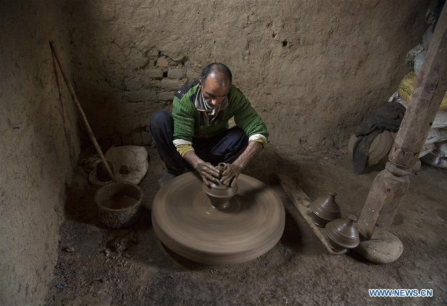 KASHMIR-SRINAGAR-POTTERY