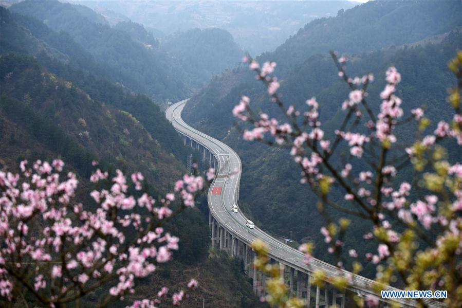 CHINA-GUIZHOU-EXPRESSWAY-SCENERY (CN)