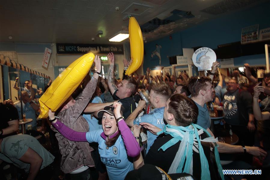 (SP)BRITAIN-MANCHESTER-PREMIER LEAGUE-MANCHESTER CITY-FANS-CELEBRATION 