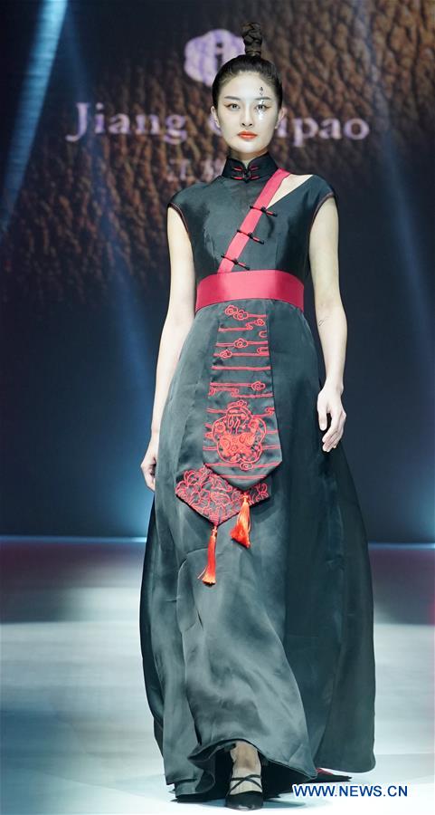 CHINA-CHENGDU-COLLEGE-FASHION WEEK (CN)