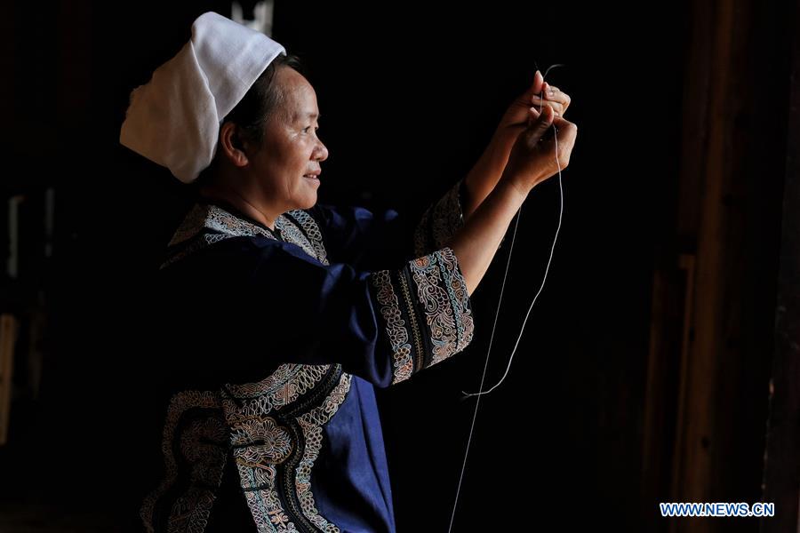 CHINA-GUIZHOU-TRADITIONAL CRAFT-HORSE TAIL EMBROIDERY (CN)