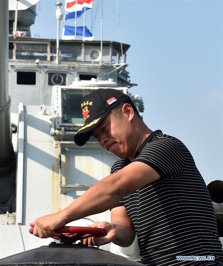 CHINA-JIANGXI-NANCHANG-DESTROYER-TOURISM-NAVY VETERAN-GUIDE (CN)