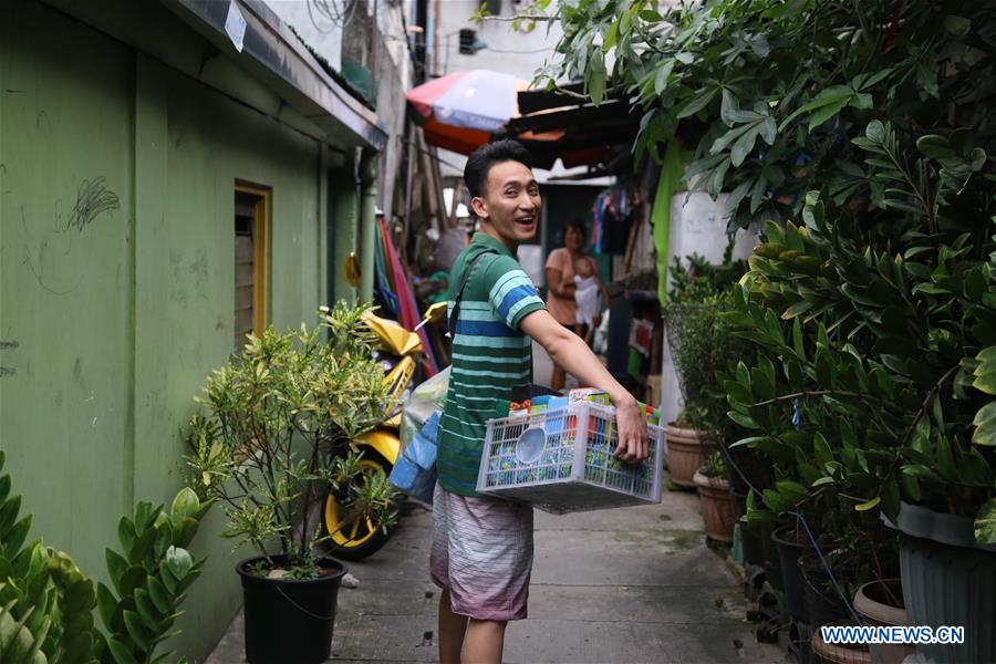 THE PHILIPPINES-MANILA-SPONGE BOY-CHINA-SCHOLARSHIP