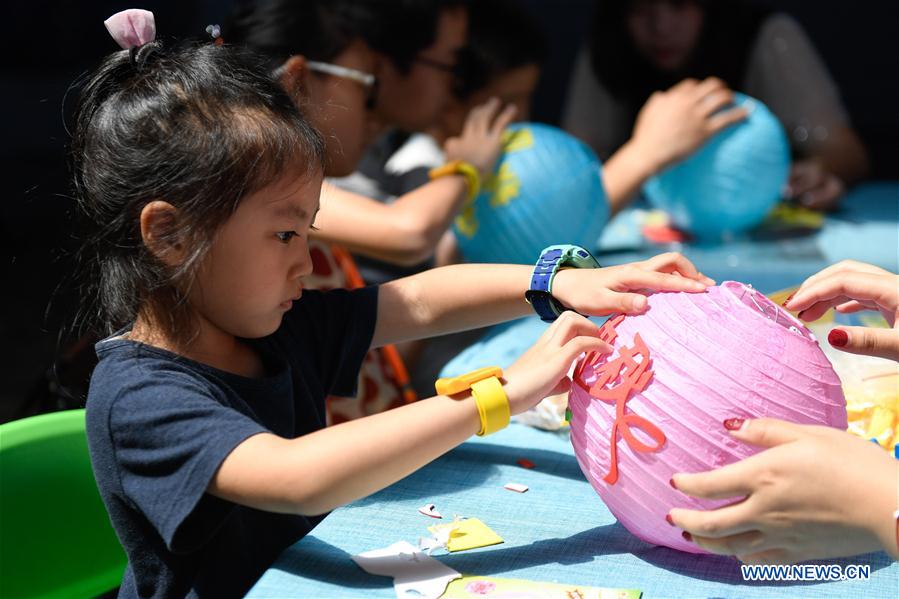 CHINA-HANGZHOU-MID-AUTUMN FESTIVAL-TRADITIONAL CULTURE (CN)