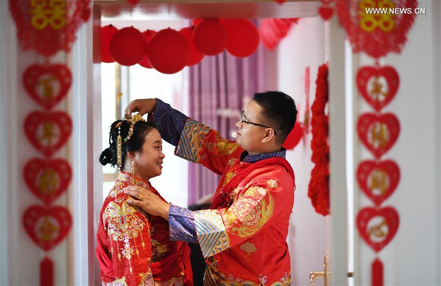 CHINA-GUIZHOU-TONGREN-POVERTY ALLEVIATION-LOVERS-WEDDING (CN) 