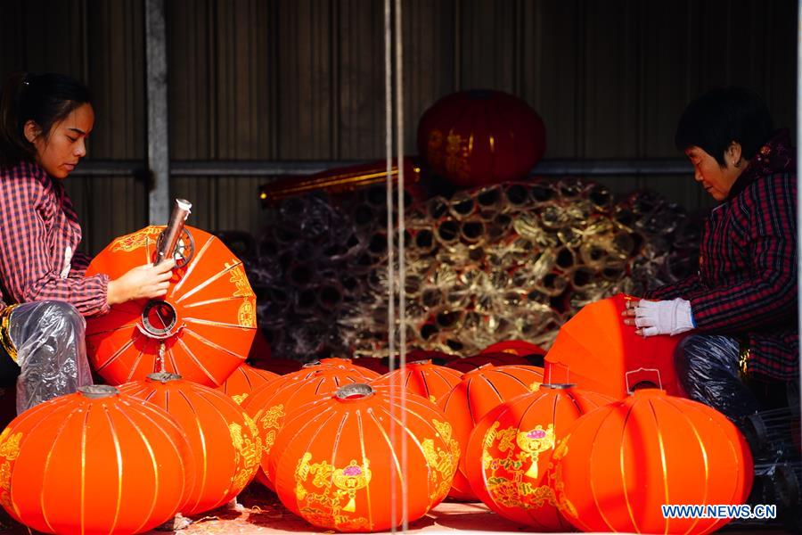 CHINA-HEBEI-RENXIAN-RED LANTERNS MAKING (CN)