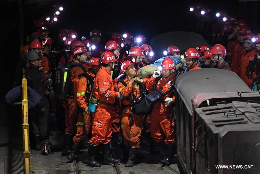 (SPOT NEWS)CHINA-SICHUAN-COAL MINE ACCIDENT-SURVIVORS (CN)