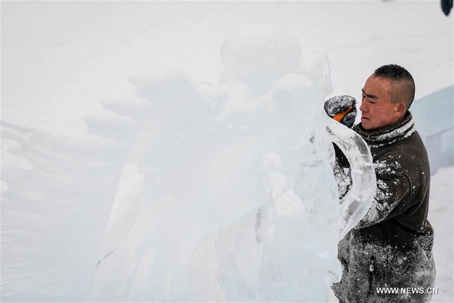 CHINA-HEILONGJIANG-HARBIN-ICE SCULPTURE (CN)