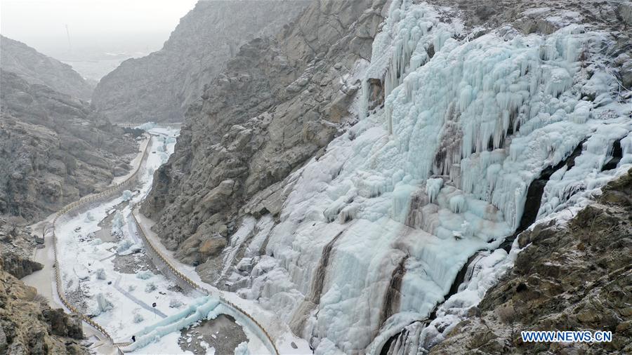 CHINA-NINGXIA-YINCHUAN-FROZEN WATERFALL (CN)