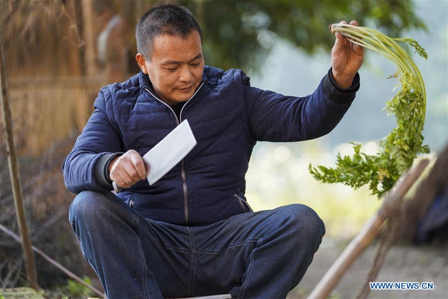 CHINA-CHONGQING-YANGTZE RIVER-FISHING BAN-FISHERMAN (CN)