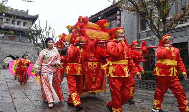 Traditional Chinese group wedding ceremony held in E China's Shandong