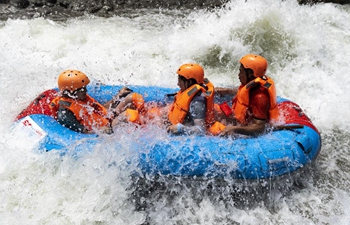 Tourists have fun drifting in central China's Hubei