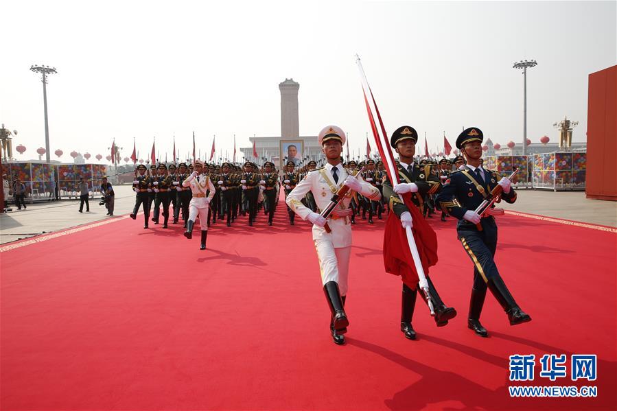 （在習(xí)近平強軍思想指引下·我們在戰(zhàn)位報告·圖文互動）（2）護衛(wèi)國旗　重于生命——中國人民解放軍儀仗大隊國旗護衛(wèi)隊執(zhí)行國旗升降任務(wù)記事