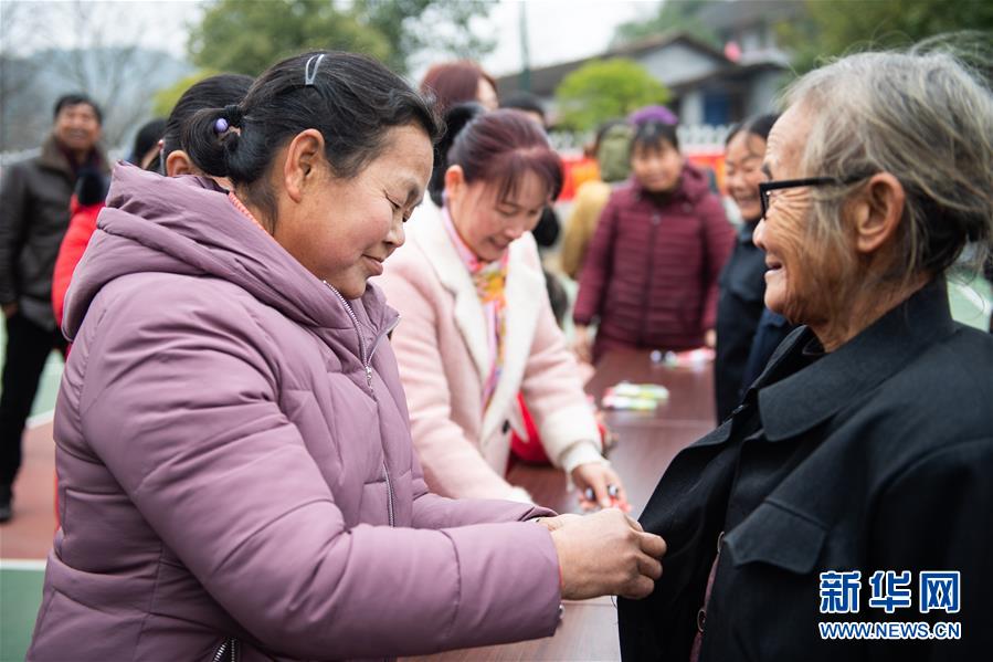 （新春走基層）（4）湖南辰溪：農(nóng)民趣味運(yùn)動(dòng)會(huì)迎新年