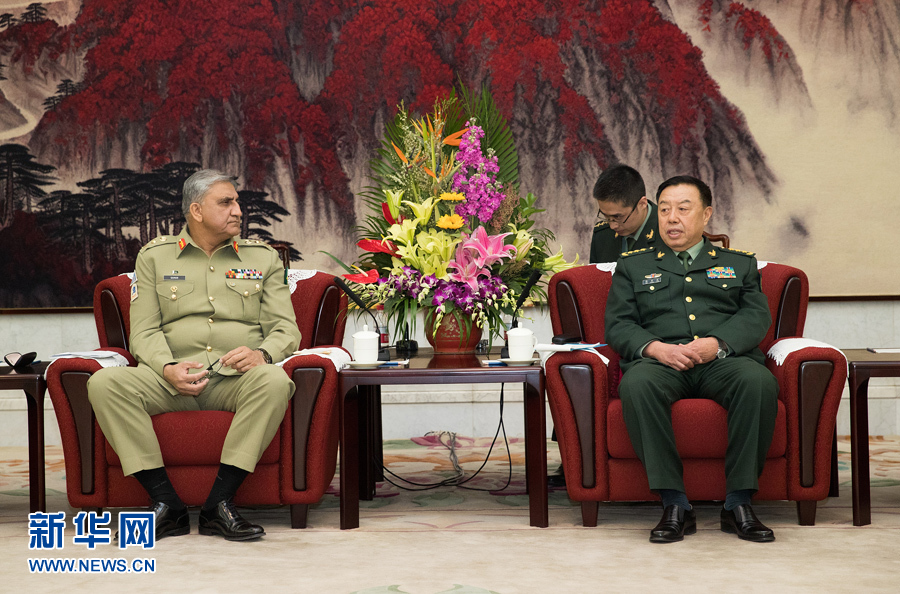 3月16日，中央軍委副主席范長龍會見來訪的巴基斯坦陸軍參謀長巴杰瓦。   新華社記者琚振華攝