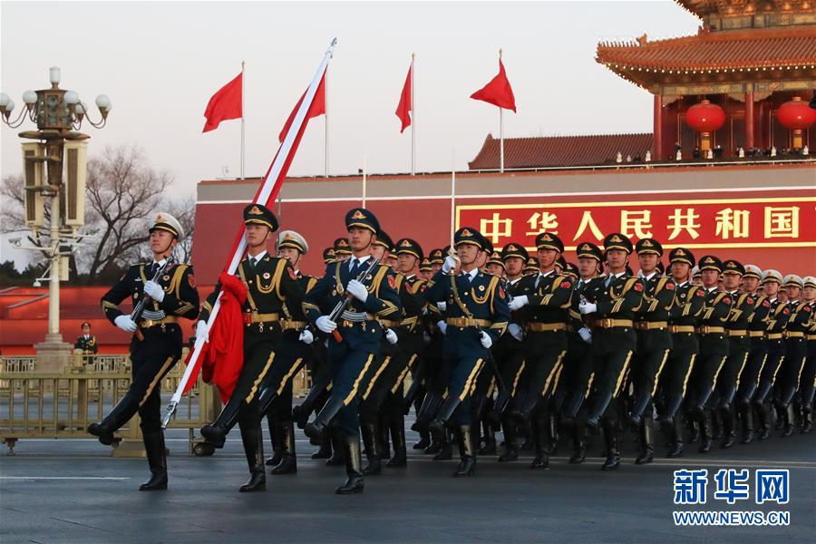 （社會(huì)）（3）人民解放軍首次執(zhí)行天安門廣場升國旗任務(wù)