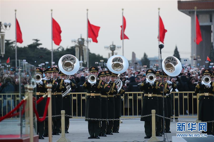 （社會(huì)）（8）人民解放軍首次執(zhí)行天安門廣場(chǎng)升國(guó)旗任務(wù)