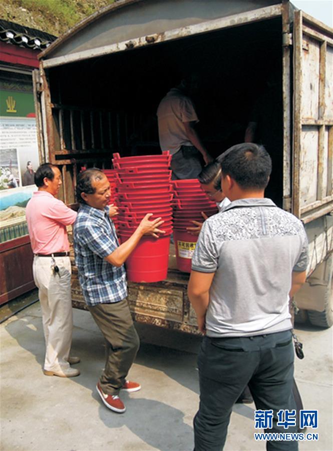 （兩會·基層代表履職故事）（8）全國人大代表龍獻文：幸福都是奮斗出來的!