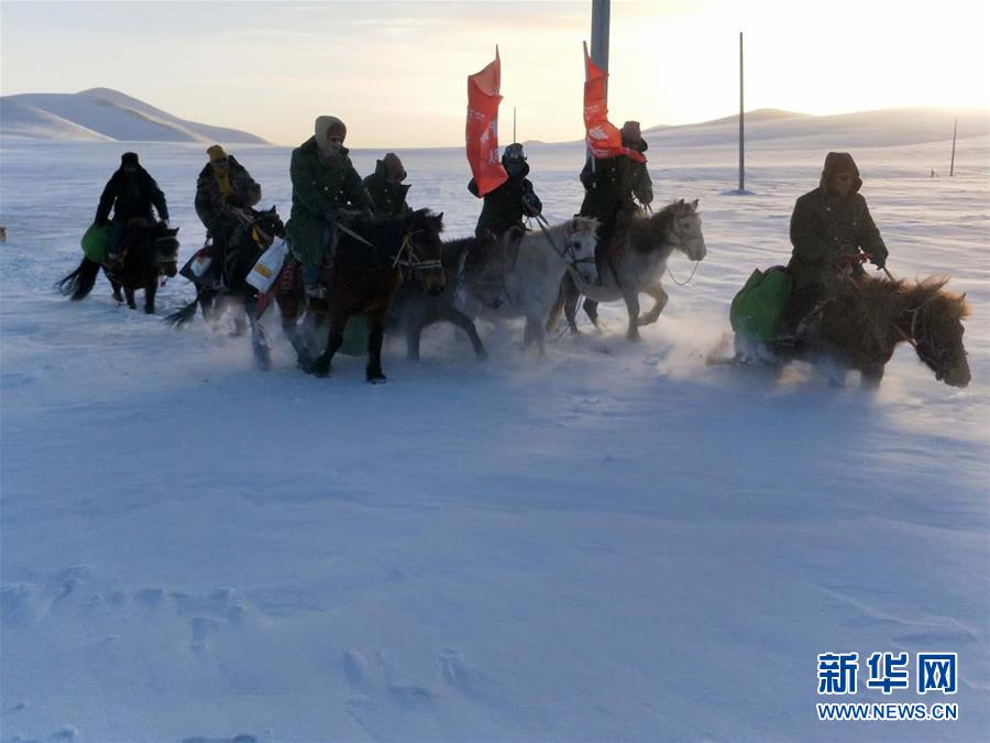 （新華全媒頭條·圖文互動）（3）風雪中傳遞溫暖的力量——記青海干部群眾抗擊玉樹雪災