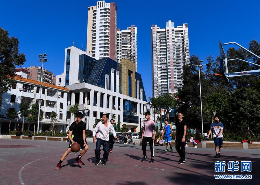 （在習(xí)近平新時(shí)代中國特色社會(huì)主義思想指引下——新時(shí)代新作為新篇章·圖文互動(dòng)）（1）從種地到“種”高科技產(chǎn)業(yè)——“改革村”的新思維