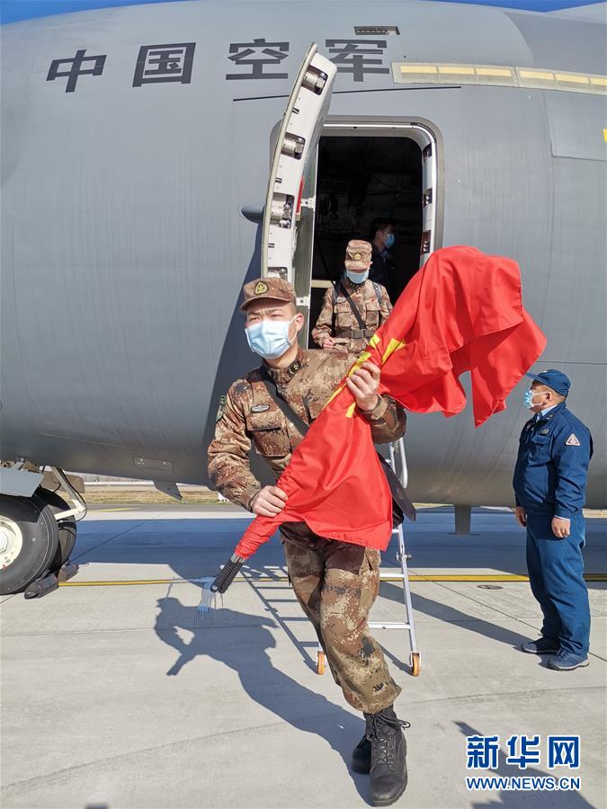 （聚焦疫情防控·圖文互動）（5）空軍第四次向武漢大規(guī)?？者\醫(yī)療隊員和物資